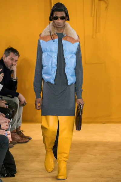 Look 15